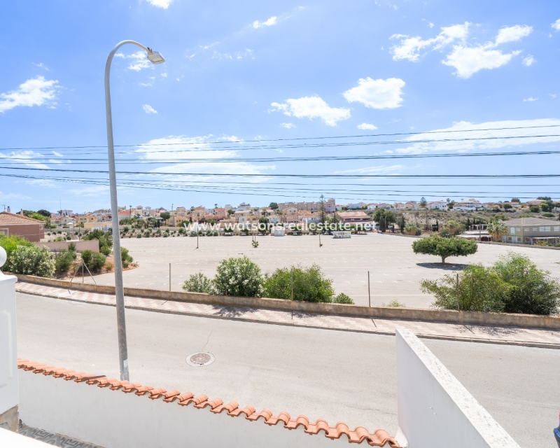 Resale - Detached - Urb. La Marina