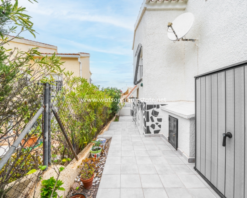 Resale - Detached - Urb. La Marina