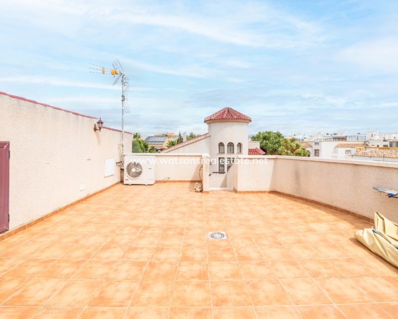 Resale - Detached - Urb. La Marina