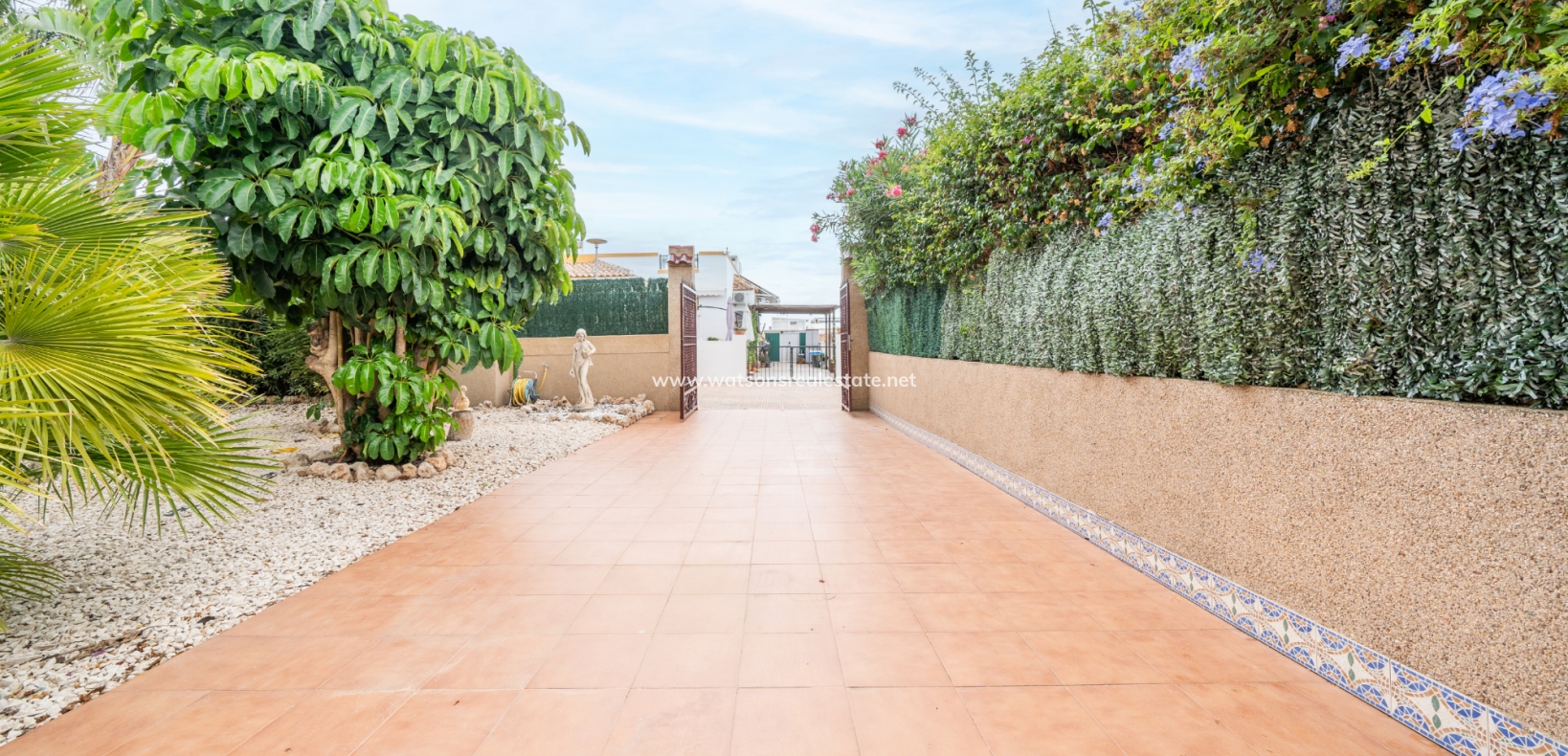 Resale - Detached - Urb. La Marina