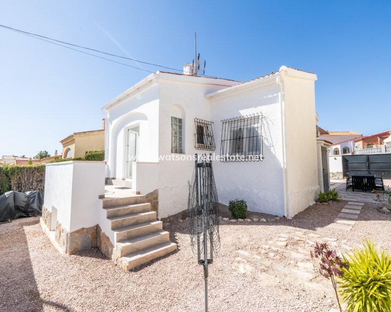 Resale - Detached - Urb. La Marina