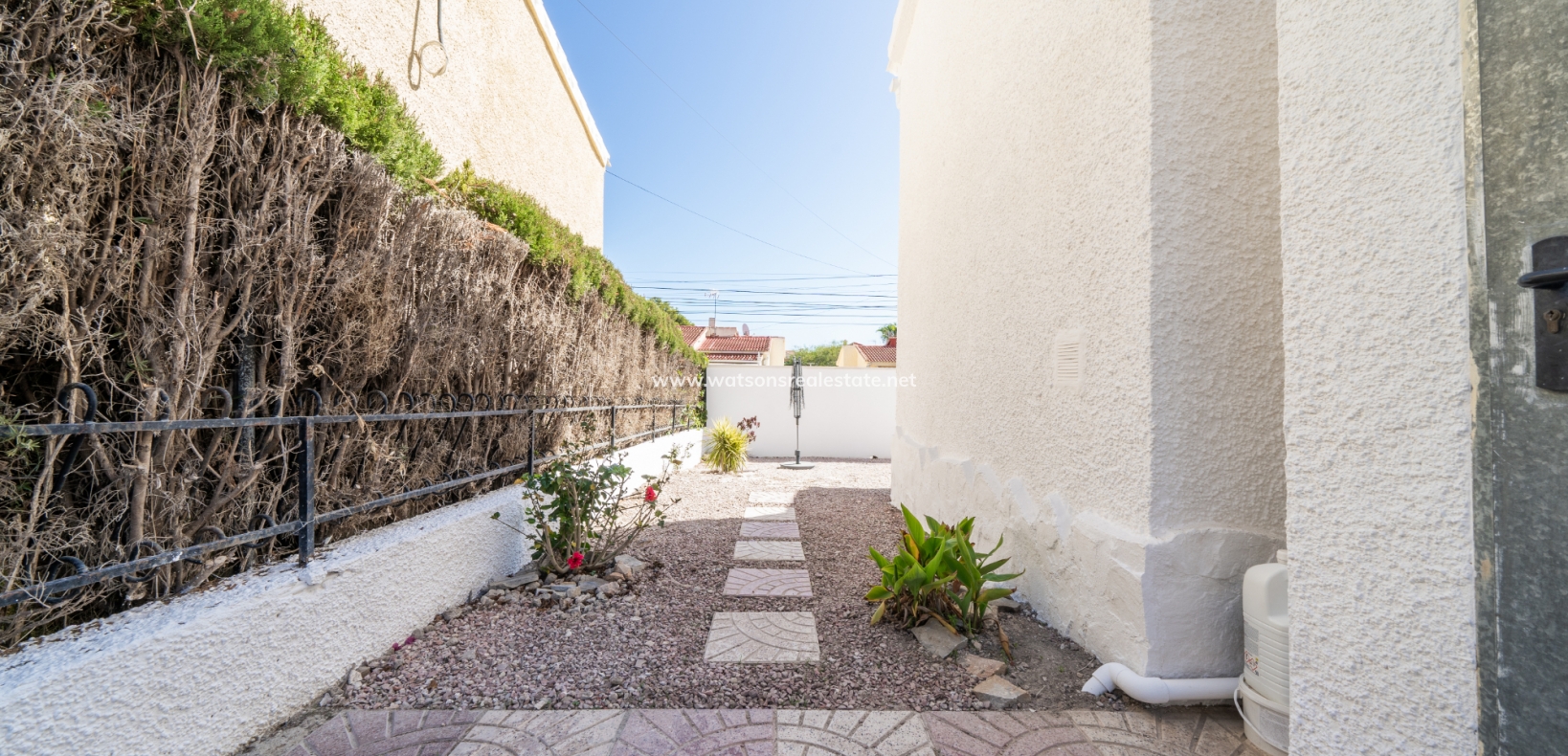 Resale - Detached - Urb. La Marina