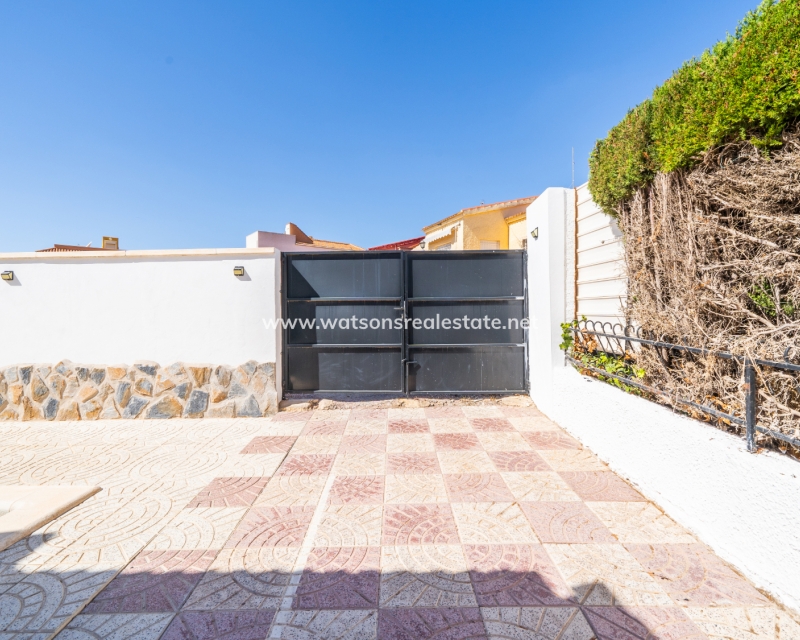 Resale - Detached - Urb. La Marina