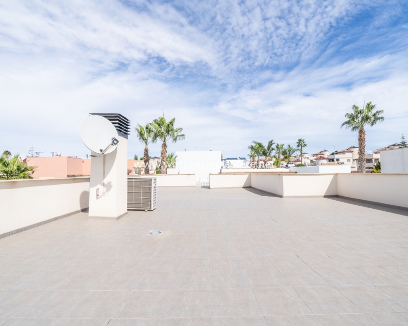 Resale - Detached - Urb. La Marina