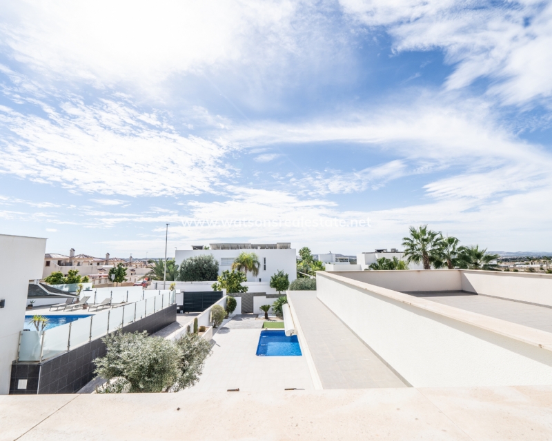 Resale - Detached - Urb. La Marina