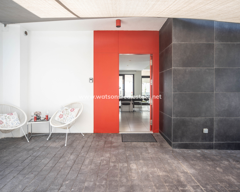 Resale - Detached - Urb. La Marina