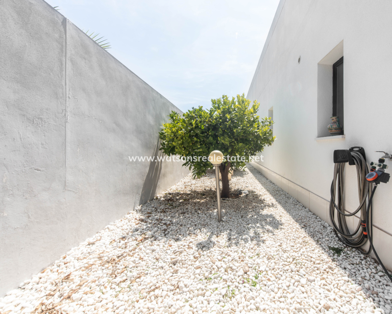 Resale - Detached - Urb. La Marina