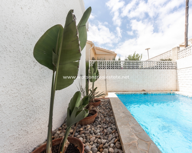 Resale - Detached - Urb. La Marina