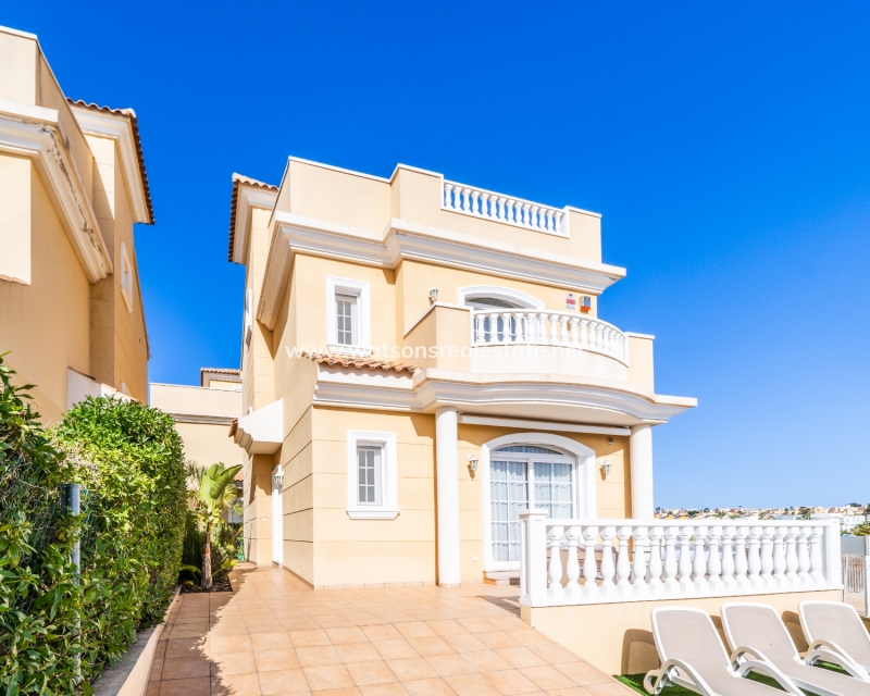 Resale - Detached - Urb. La Marina