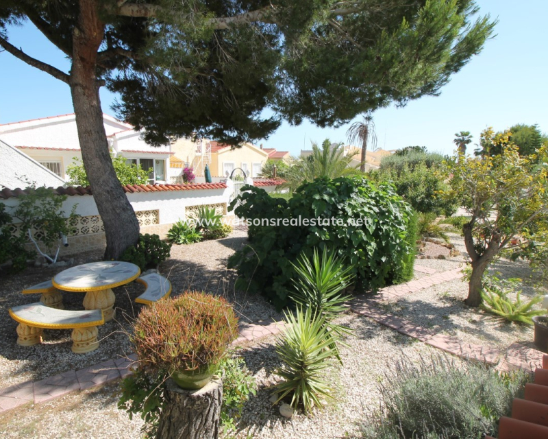 Resale - Detached - Urb. La Marina