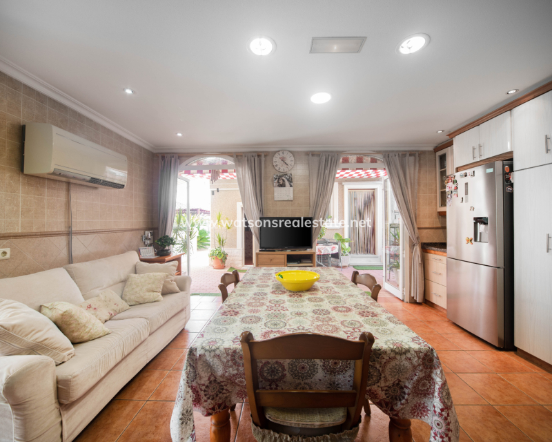 Resale - Detached - Urb. La Marina