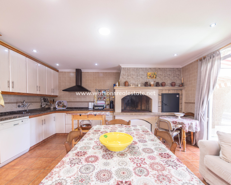 Resale - Detached - Urb. La Marina