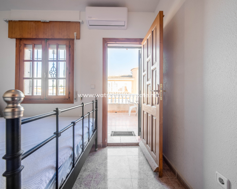 Resale - Detached - Urb. La Marina
