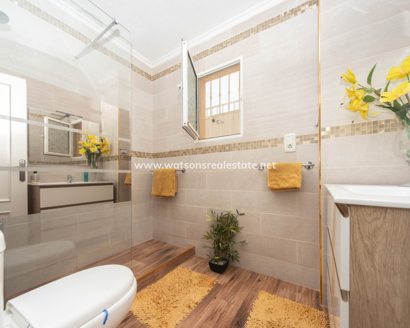 Resale - Detached - Urb. La Marina