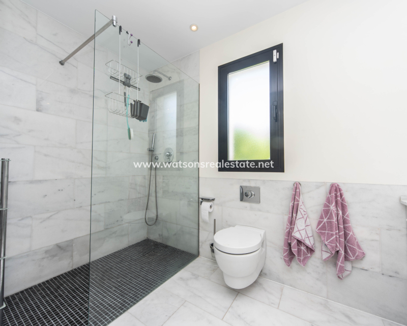 Resale - Detached - Urb. La Marina