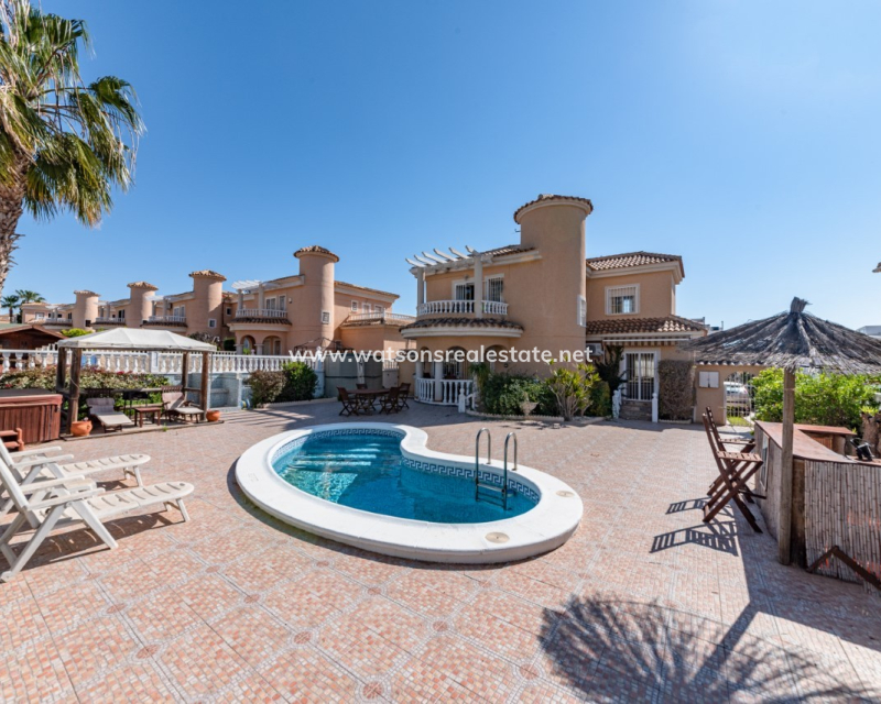 Resale - Detached - Urb. La Marina
