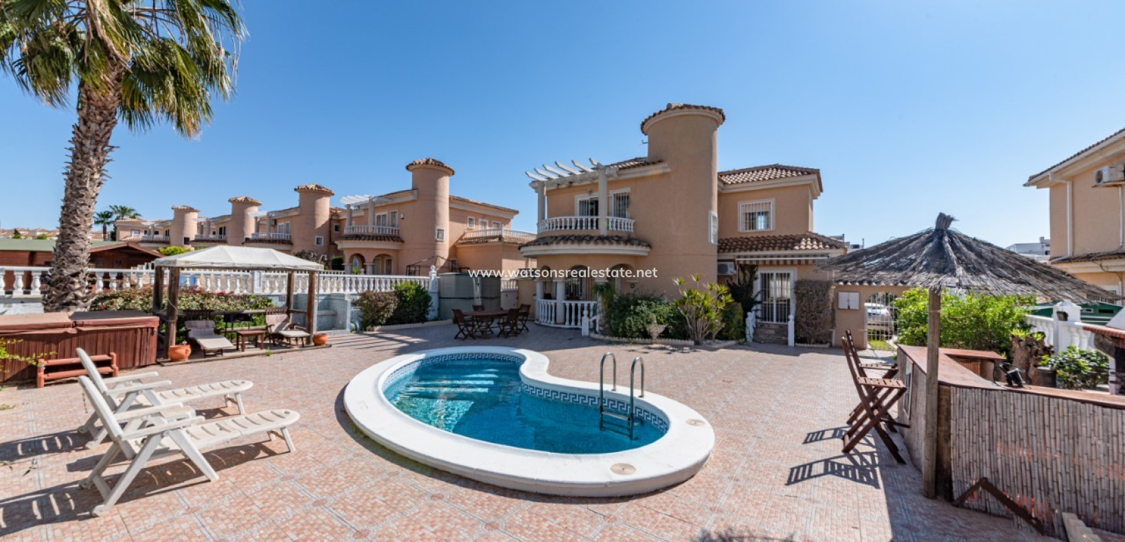 Resale - Detached - Urb. La Marina