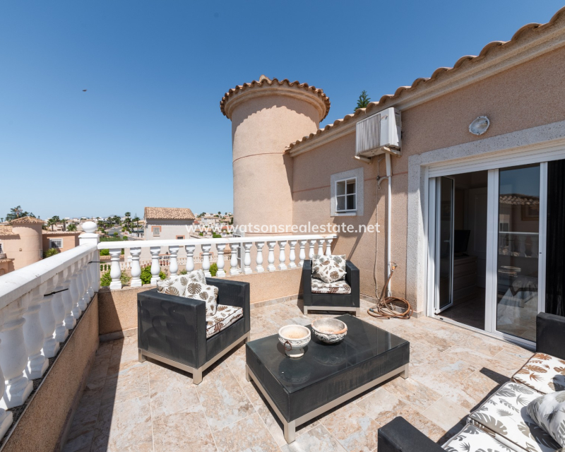 Resale - Detached - Urb. La Marina