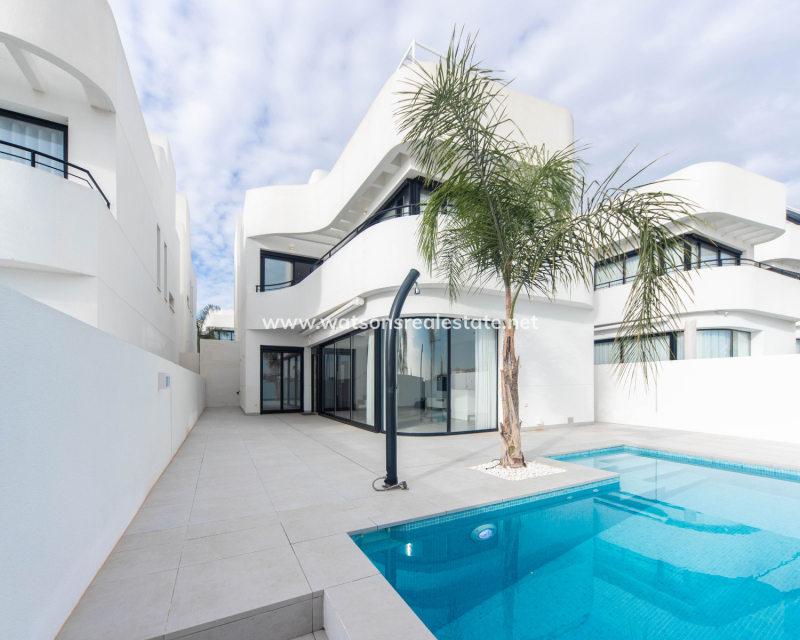 Resale - Detached - Urb. La Marina