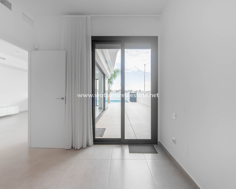 Resale - Detached - Urb. La Marina