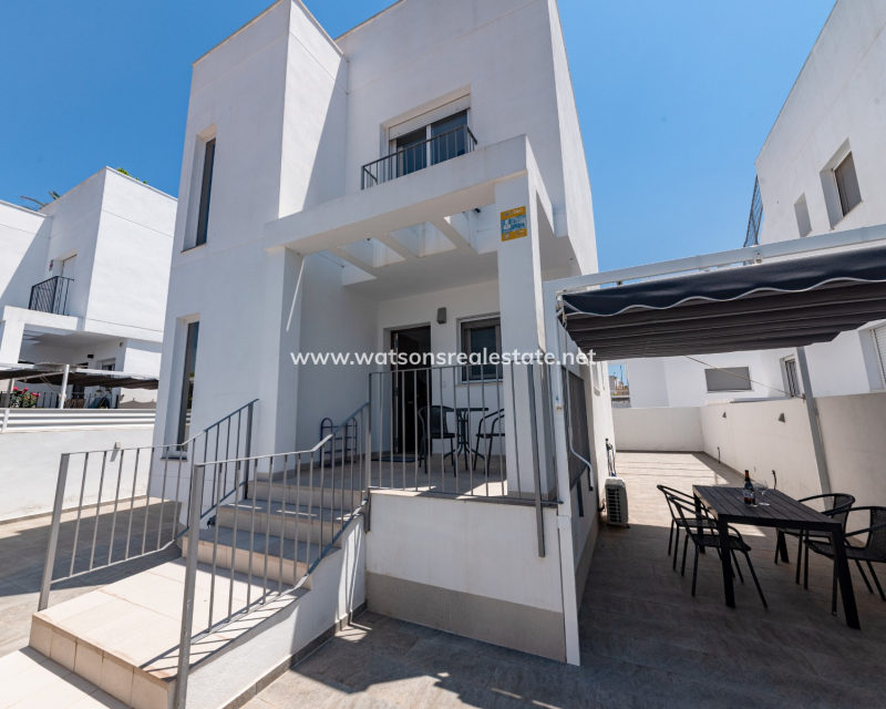 Resale - Detached - Urb. La Marina