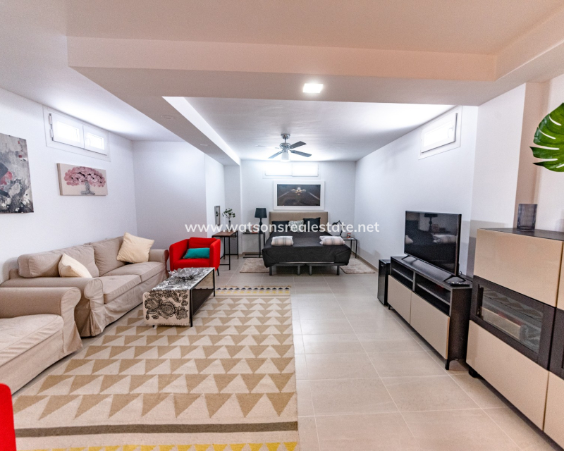 Resale - Detached - Urb. La Marina