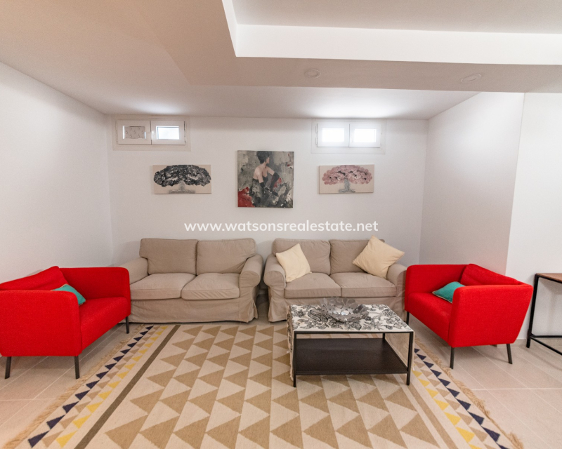 Resale - Detached - Urb. La Marina