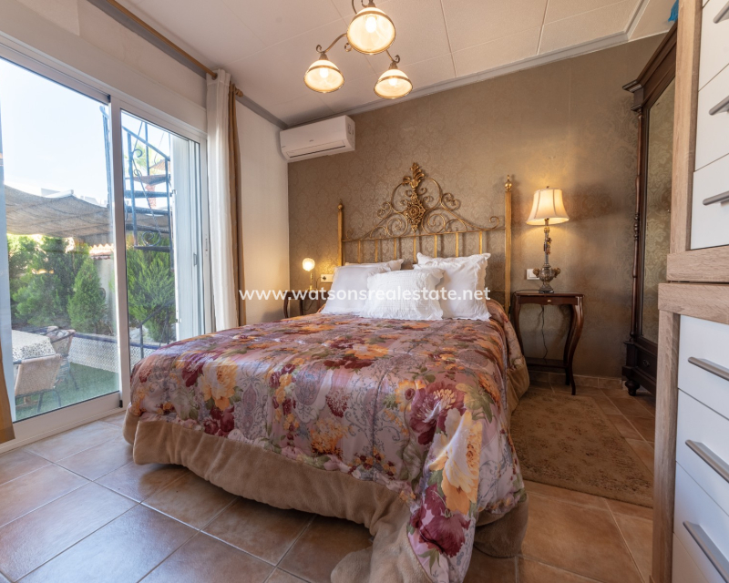 Resale - Detached - Urb. La Marina