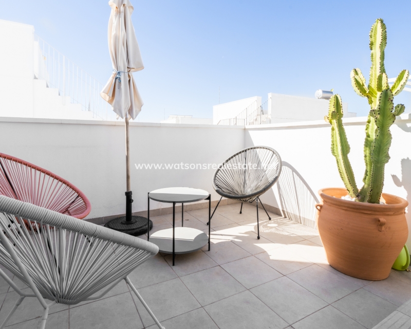 Resale - Detached - Urb. La Marina