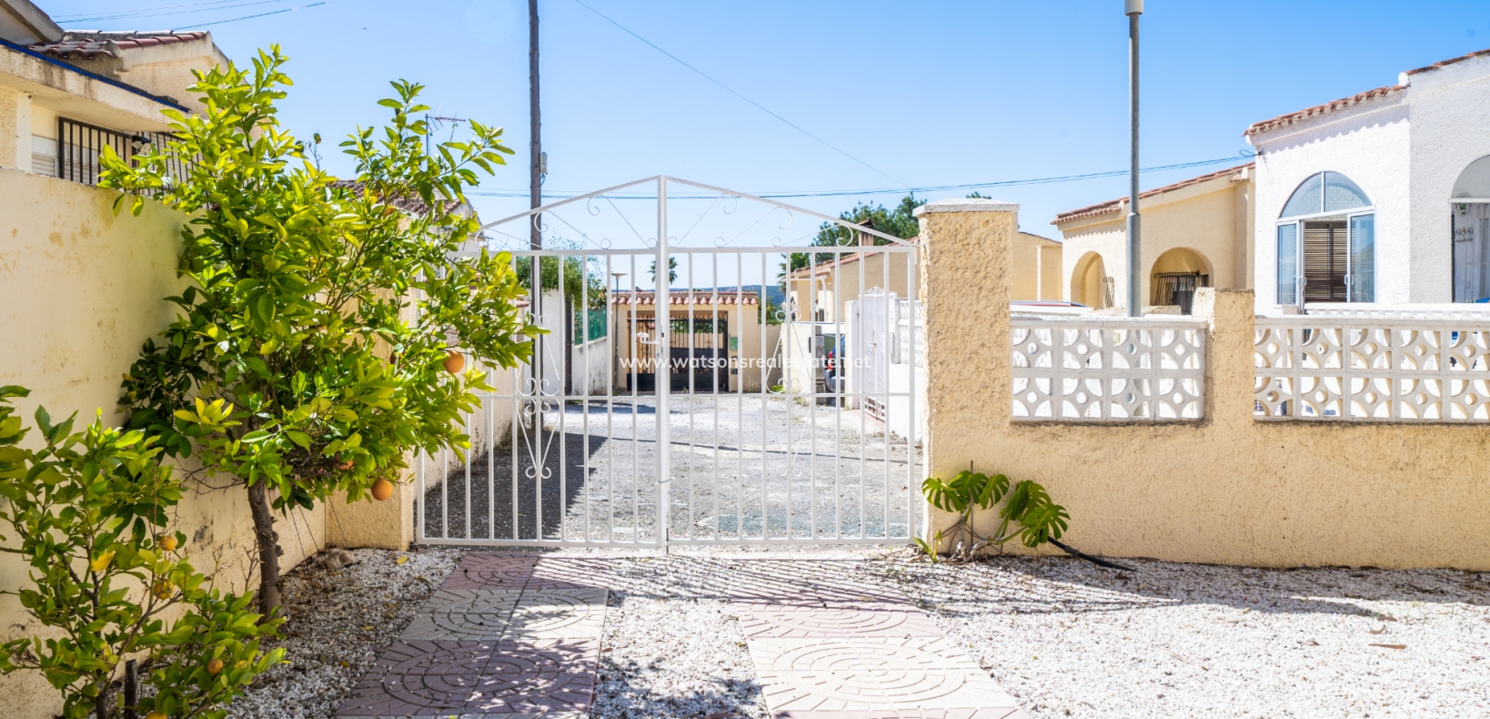 Resale - Detached - Urb. La Marina