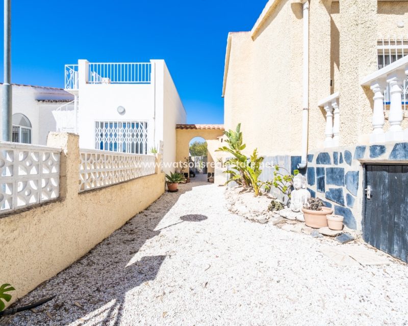 Resale - Detached - Urb. La Marina