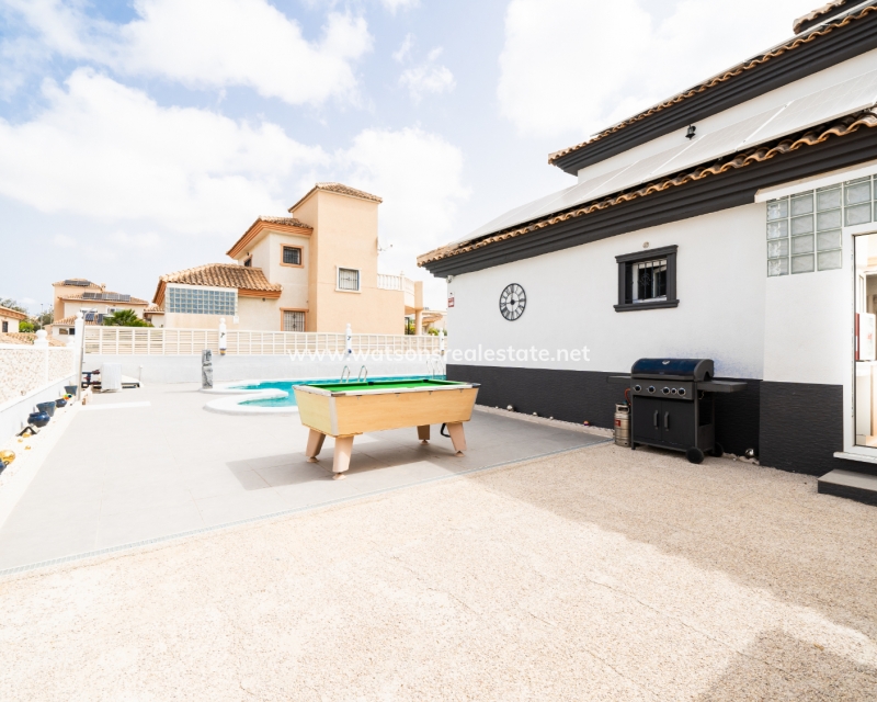 Resale - Detached - Urb. La Marina