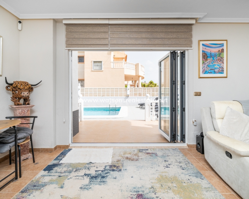 Resale - Detached - Urb. La Marina