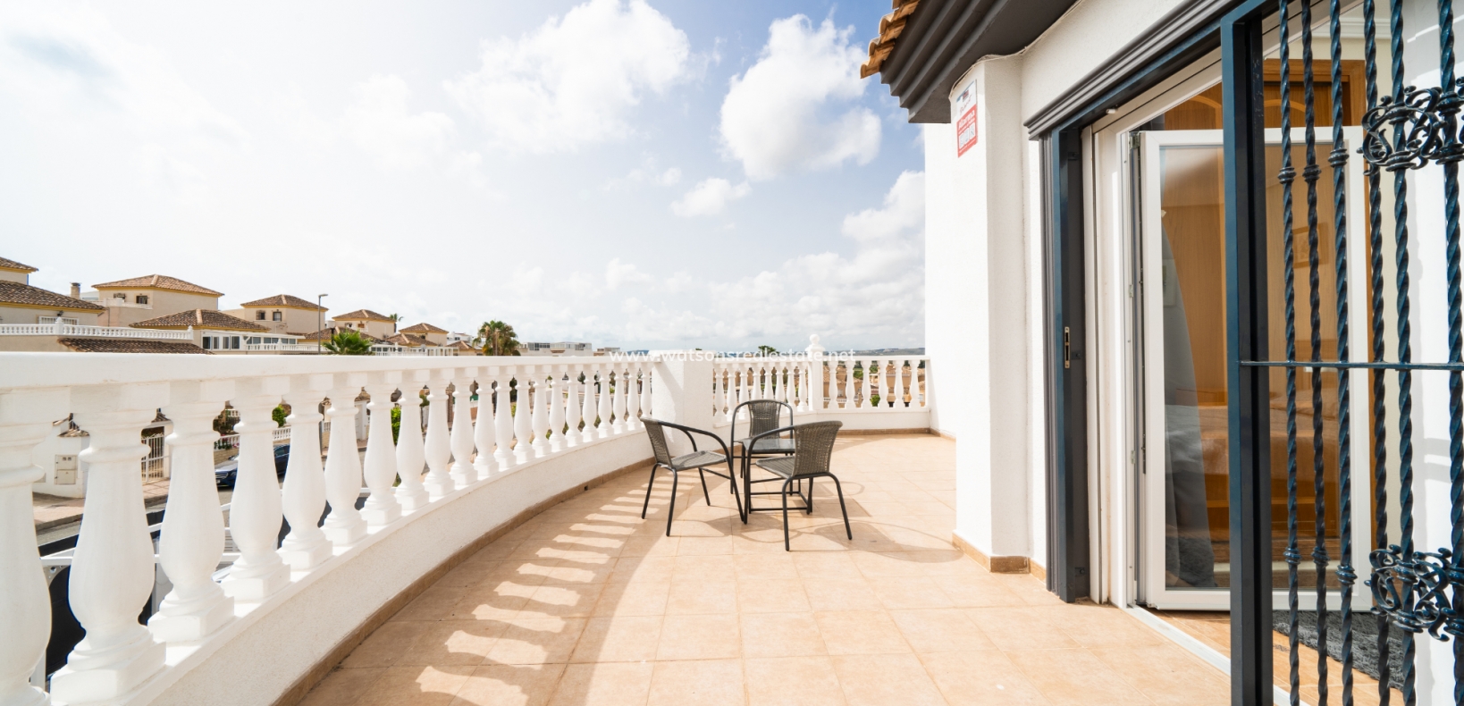 Resale - Detached - Urb. La Marina