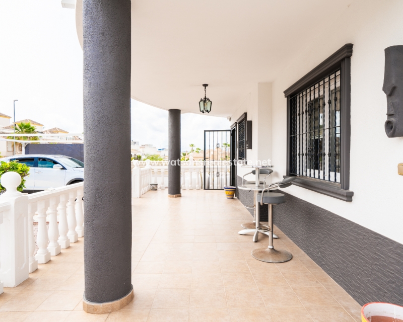 Resale - Detached - Urb. La Marina