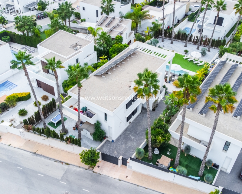 Resale - Detached - Urb. La Marina