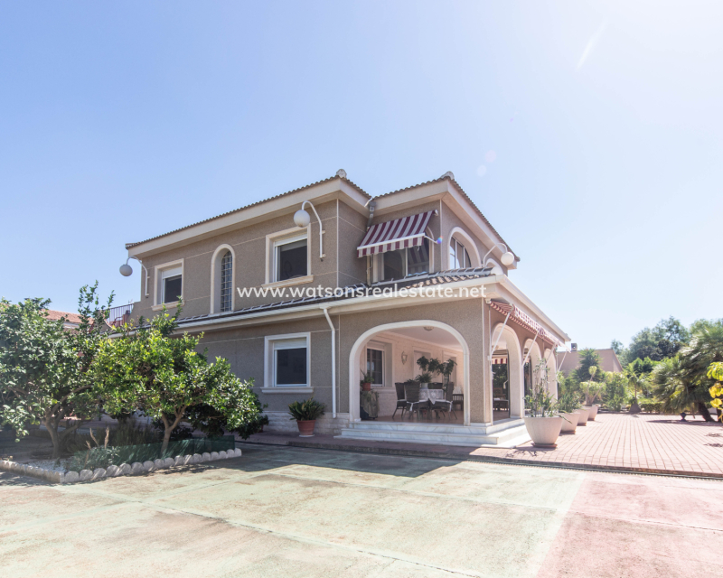 Resale - Detached - Urb. La Marina
