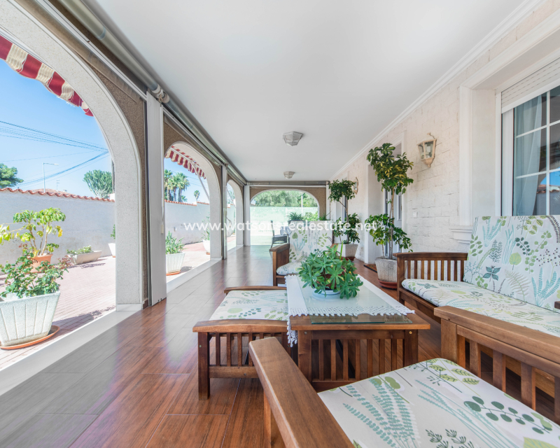 Resale - Detached - Urb. La Marina