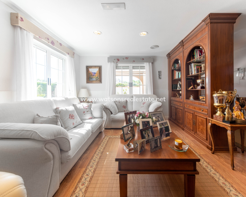 Resale - Detached - Urb. La Marina