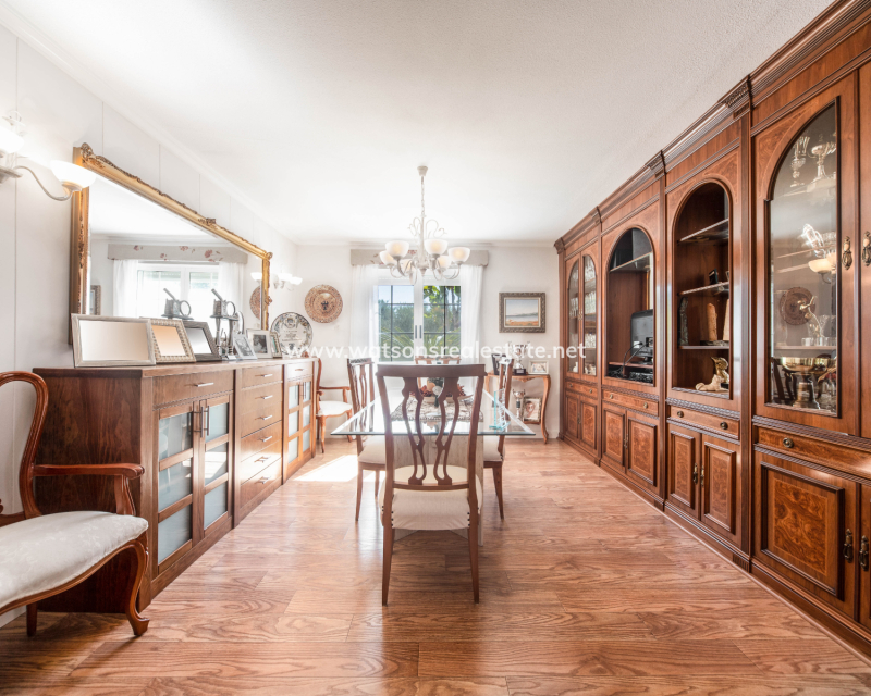 Resale - Detached - Urb. La Marina