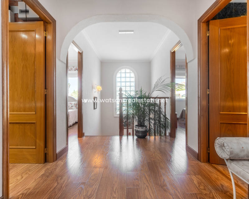 Resale - Detached - Urb. La Marina