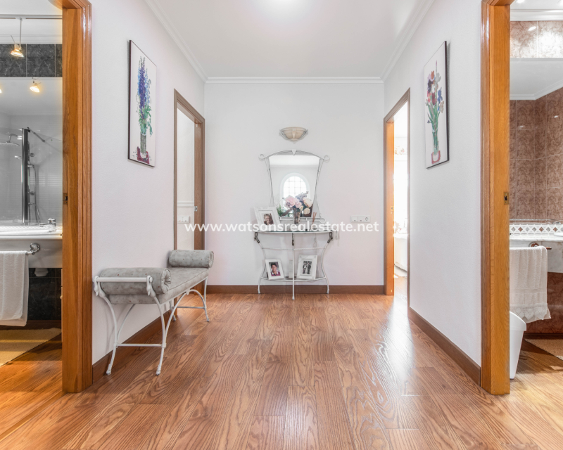 Resale - Detached - Urb. La Marina