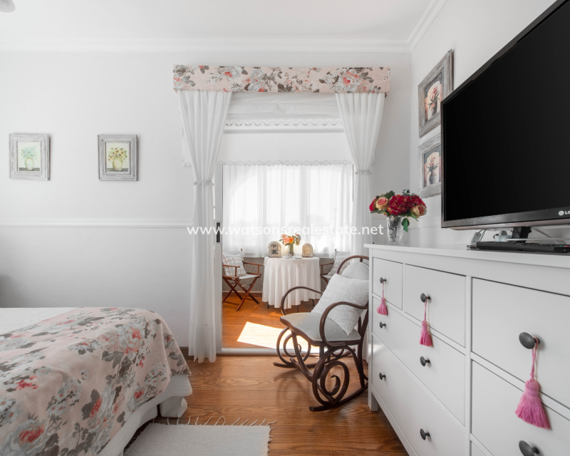 Resale - Detached - Urb. La Marina