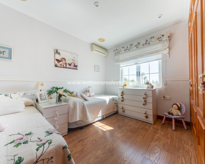 Resale - Detached - Urb. La Marina