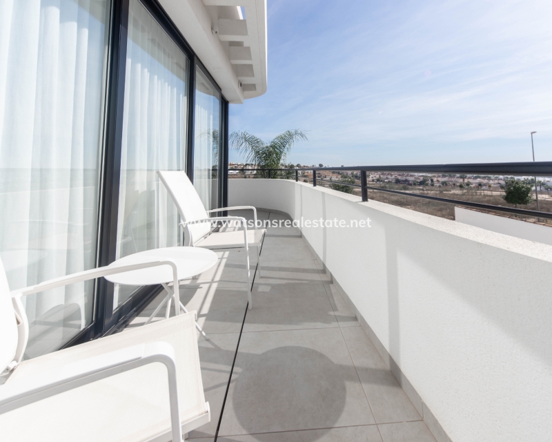 Resale - Detached - Urb. La Marina