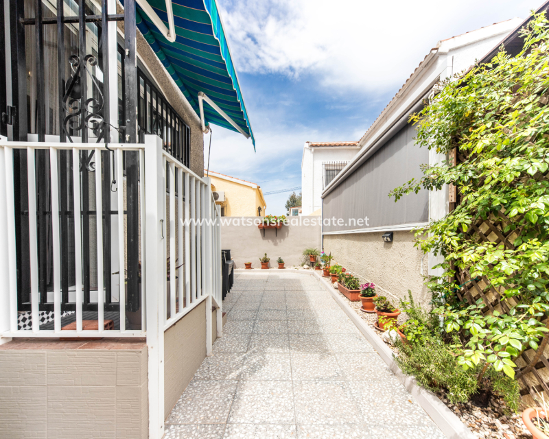 Resale - Detached - Urb. La Marina