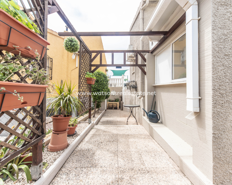 Resale - Detached - Urb. La Marina