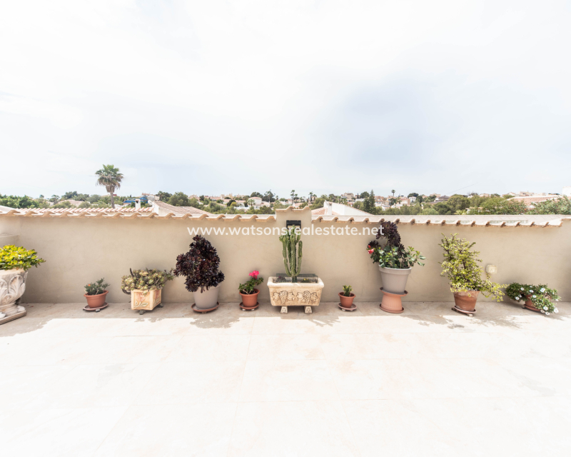 Resale - Detached - Urb. La Marina
