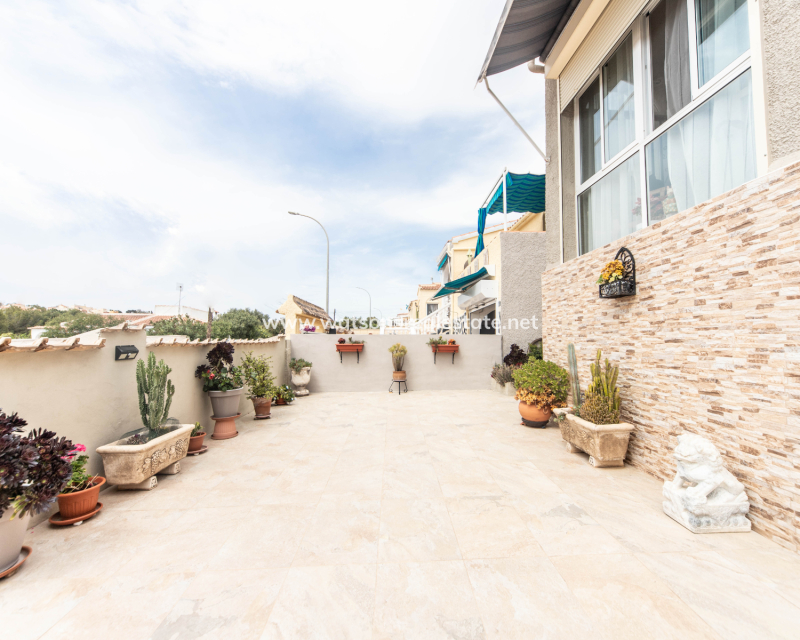 Resale - Detached - Urb. La Marina