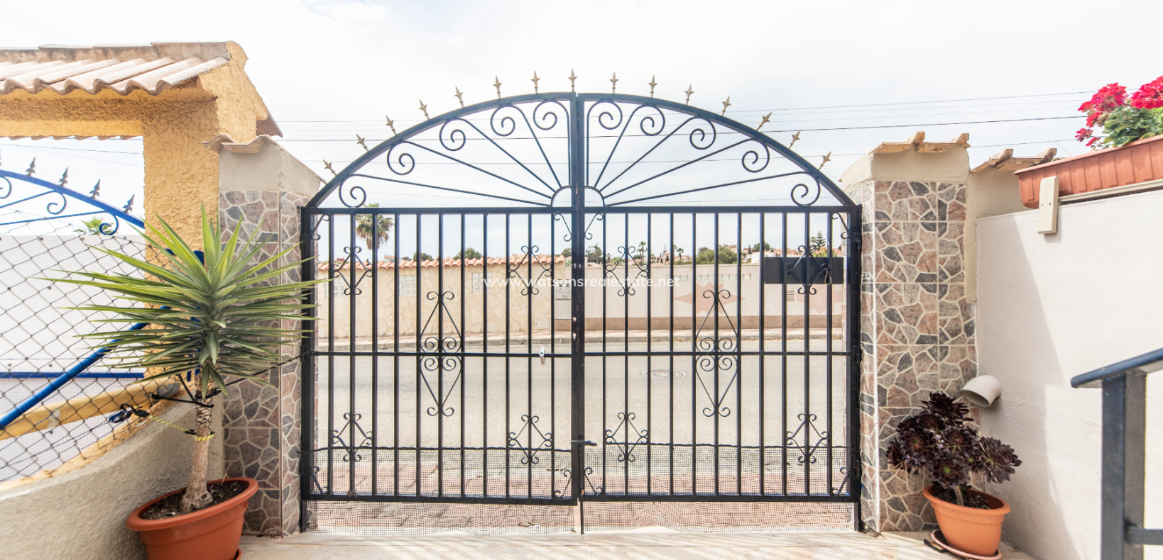 Resale - Detached - Urb. La Marina